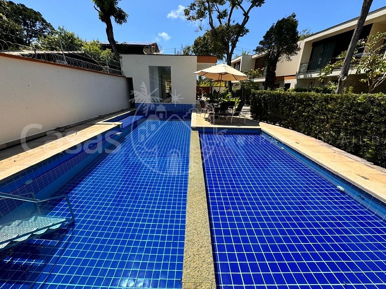 Casa Praiana - Em lindo condomínio com piscina